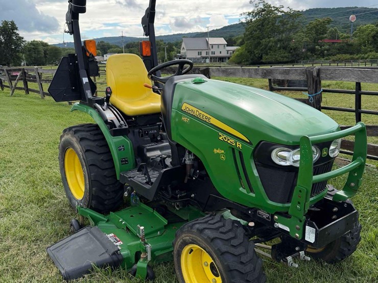 2025-john-deere-2025r-image-6