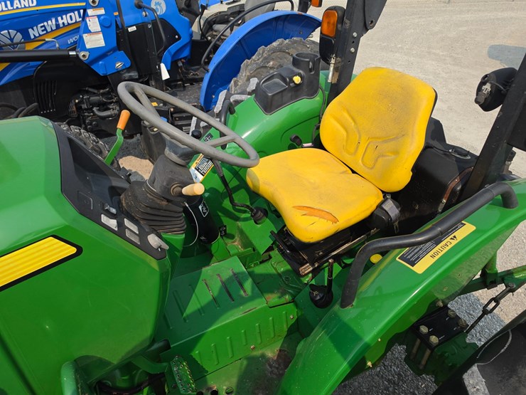 2016-john-deere-5075e-image-10