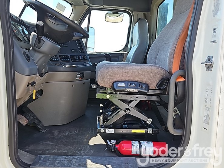 2019-freightliner-cascadia-125-image-21
