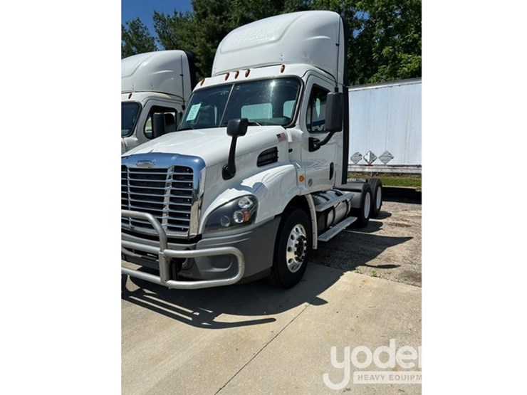 2018-freightliner-cascadia-113-image-1