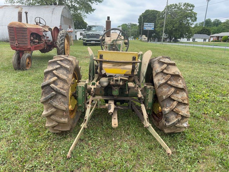 john-deere-320-image-4