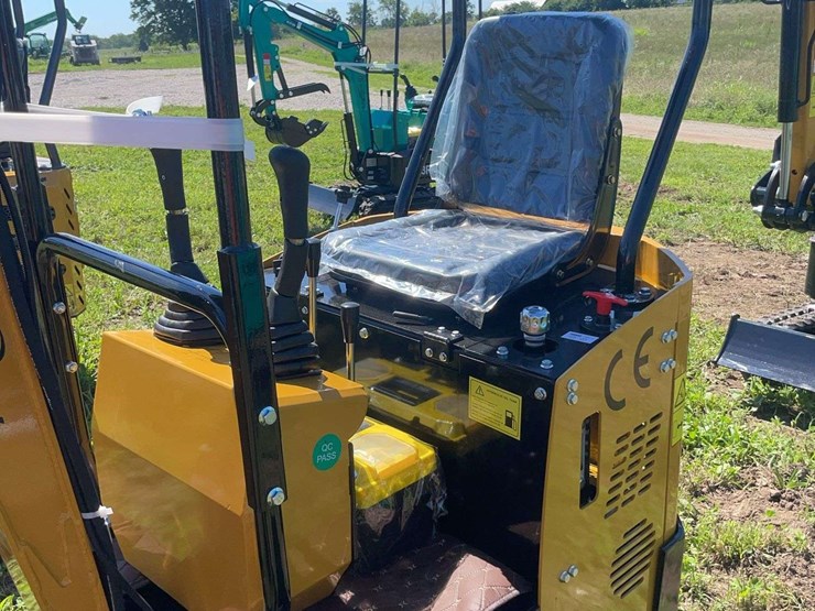 h13r-mini-excavator-image-2
