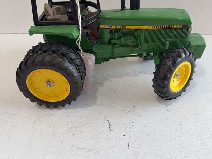 ertl-john-deere-4850-toy-tractor,-die-cast-metal,-1/16-scale-image-1