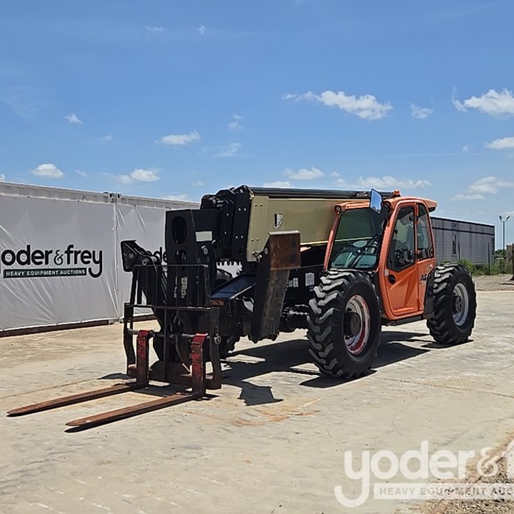 2018 JLG 1055