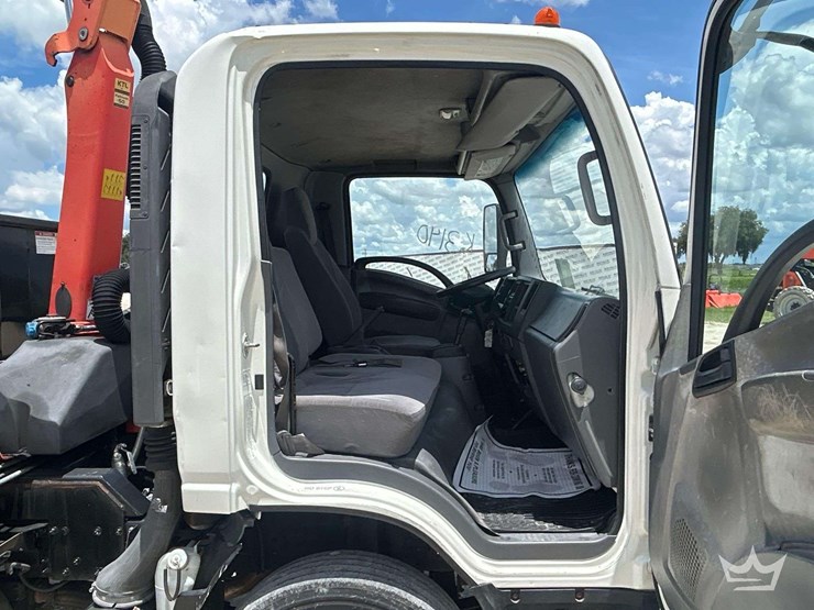 2016-isuzu-nrr-image-15