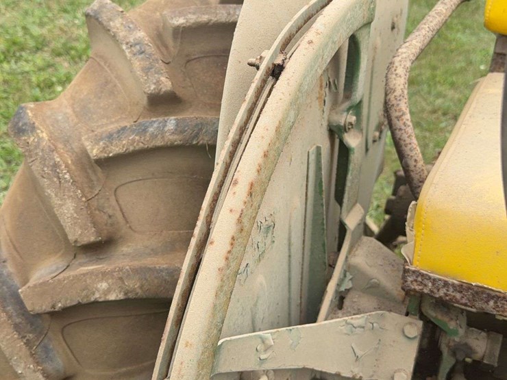 john-deere-320-image-23