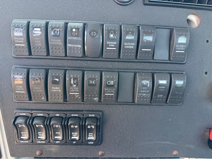 2015-western-star-4900-image-18