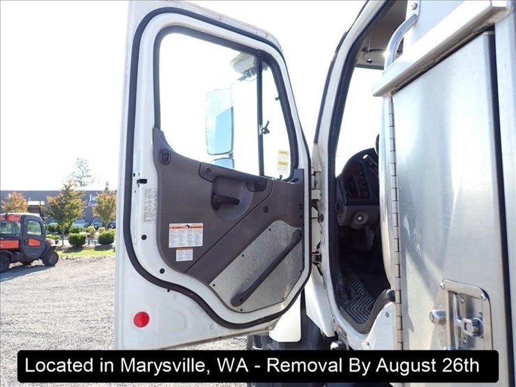 2016-freightliner-114sd-image-32