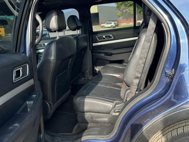 2016-ford-explorer-xlt-image-10