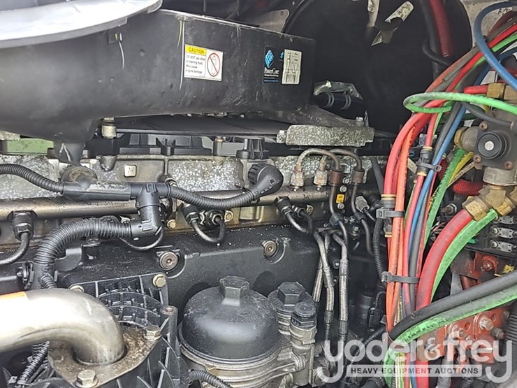 2019-freightliner-cascadia-125-image-24