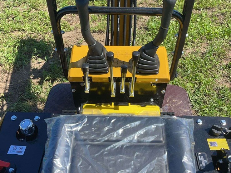 h13r-mini-excavator-image-7