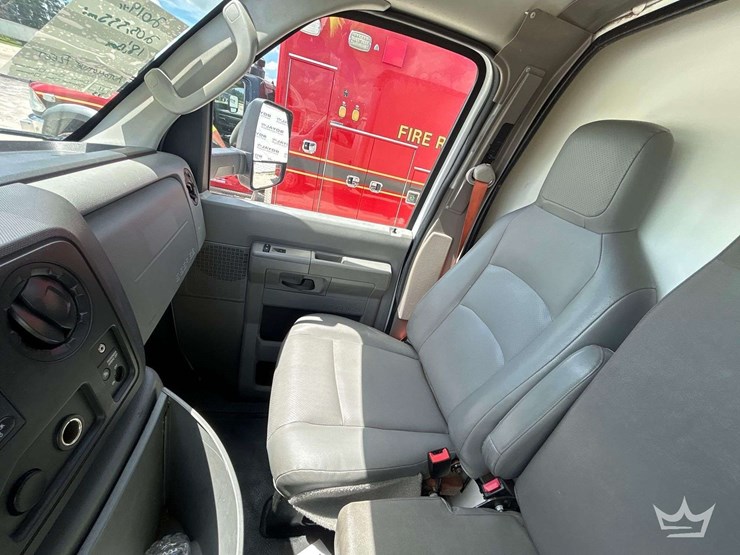 2019-ford-e350-image-24