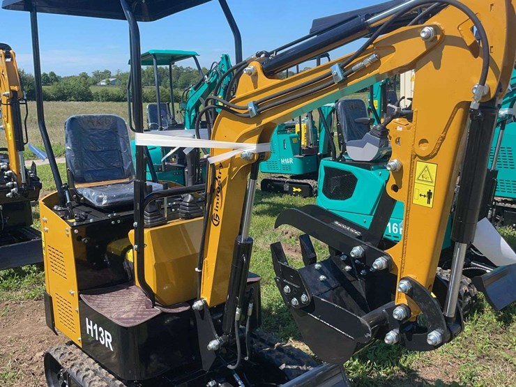 h13r-mini-excavator-image-5