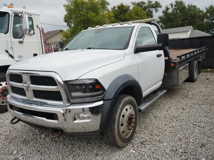 2018-dodge-ram-5500-image-1