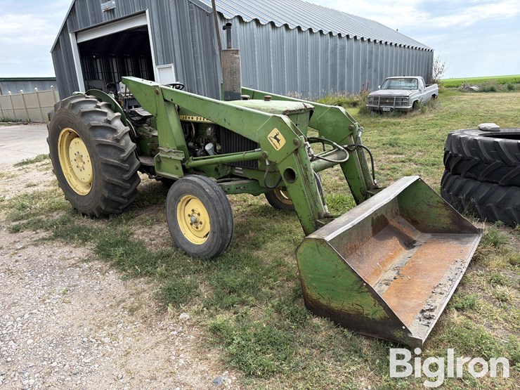 1975-john-deere-1530-image-3