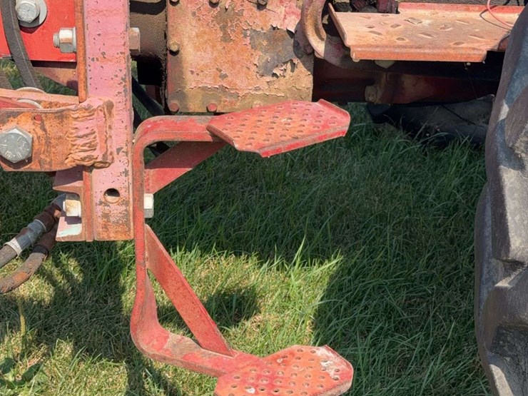 farmall-340-gas-with-loader-image-47