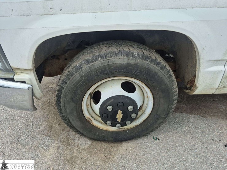 1995-chevrolet-3500-image-17
