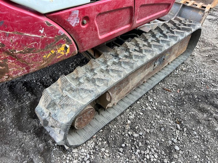 2017-takeuchi-tb216-image-16