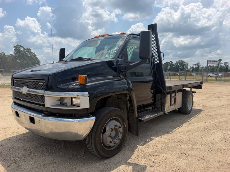 #125-•-2003-cheverolet-4500c-flatbed-truck-image-2