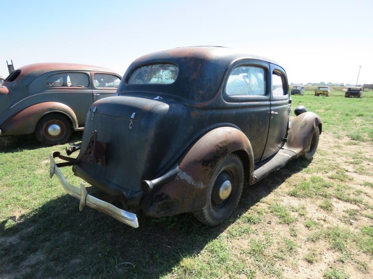 1936-ford-tudor-humpback-sedan-image-8