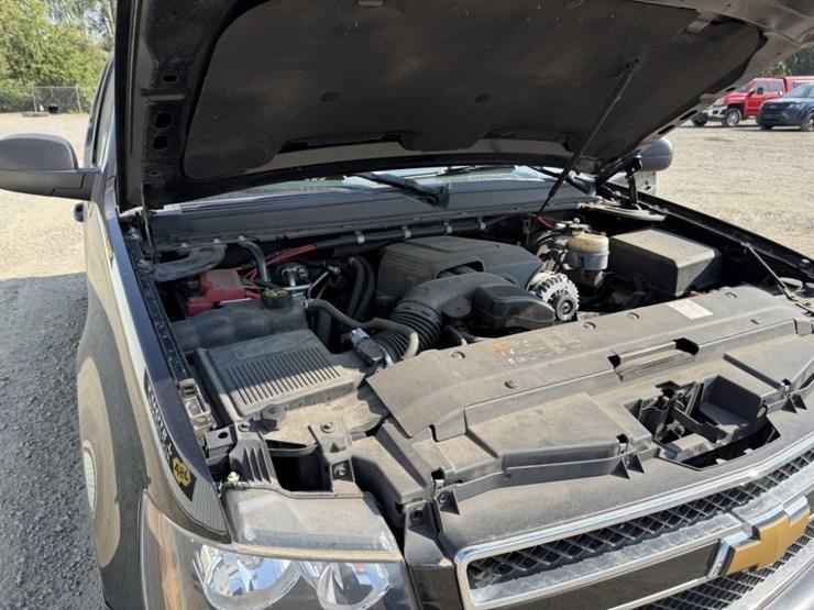 2013-chevrolet-tahoe-image-15