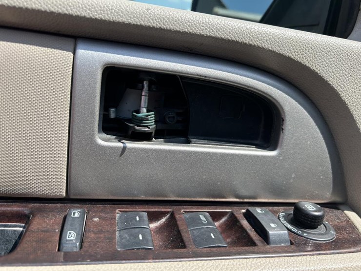 2009-ford-expedition-limited-image-9