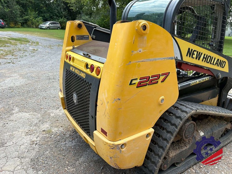 new-holland-c227-image-35