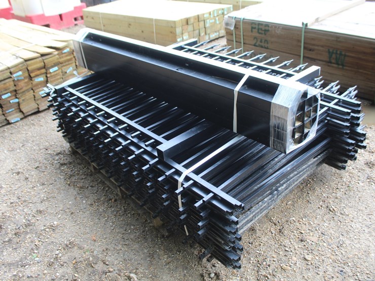 #5144-•-bundle-of-approx-16-aluminum-fence-panels,-gate-and-post-image-2