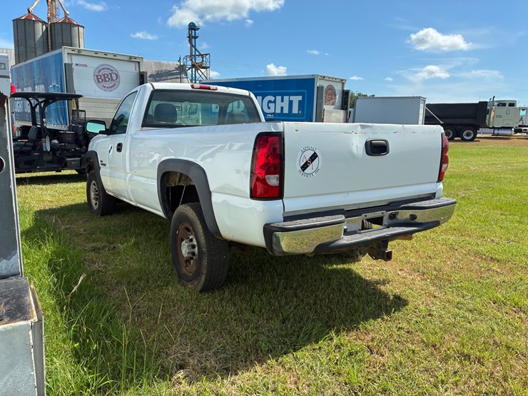 2006-chevrolet-2500-image-2
