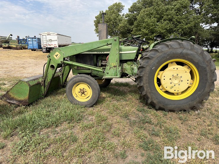 1975-john-deere-1530-image-8