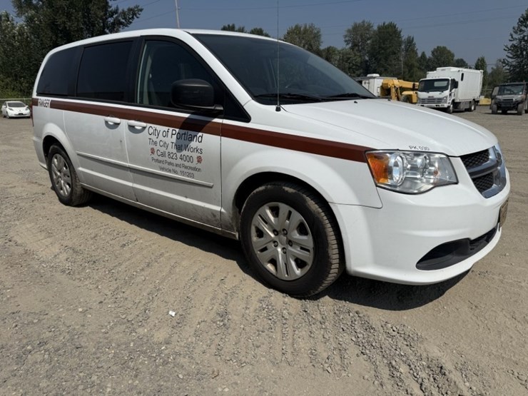 2015-dodge-grand-caravan-image-2