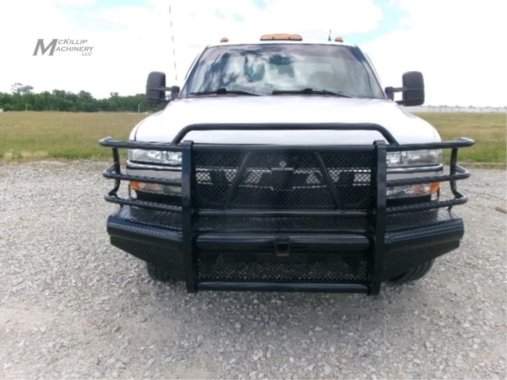 2001-chevrolet-silverado-3500-image-3