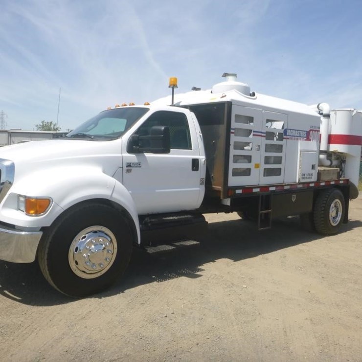 2015 FORD F650