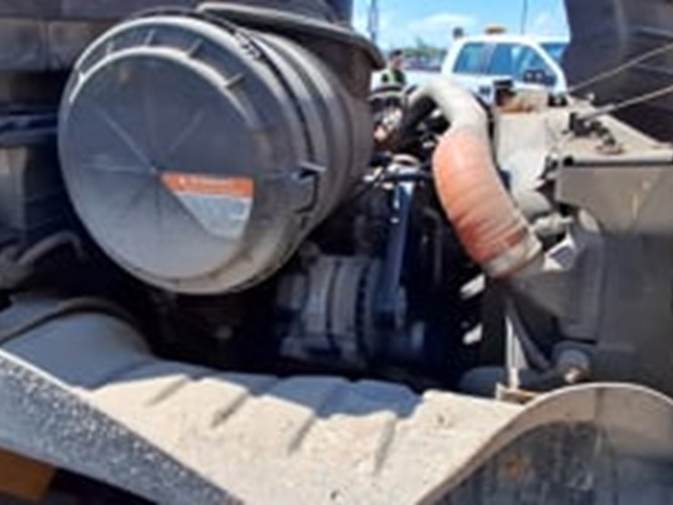2011-international-durastar-4300-image-9