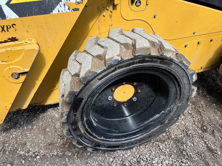 2017-caterpillar-262d-image-17
