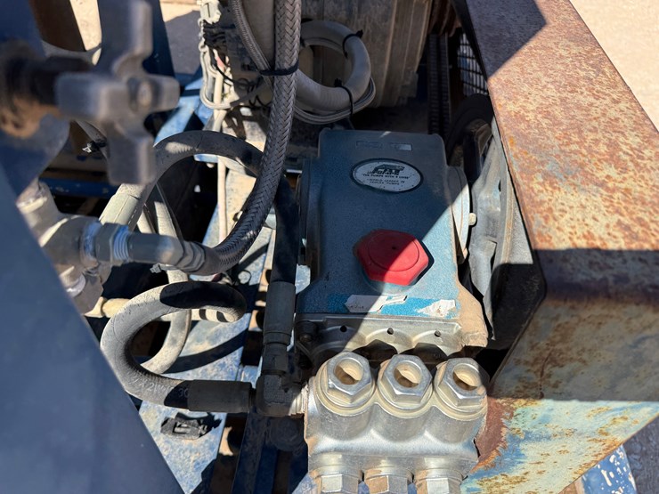 meyers-3-station-4-bottle-diesel-powered-accumulator-closing-unit,-skidded-image-9