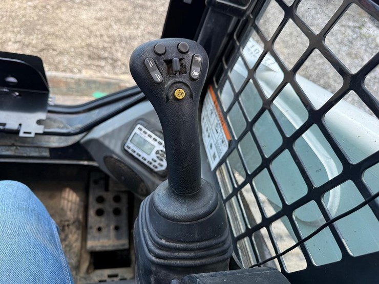 2022-bobcat-t770-image-23