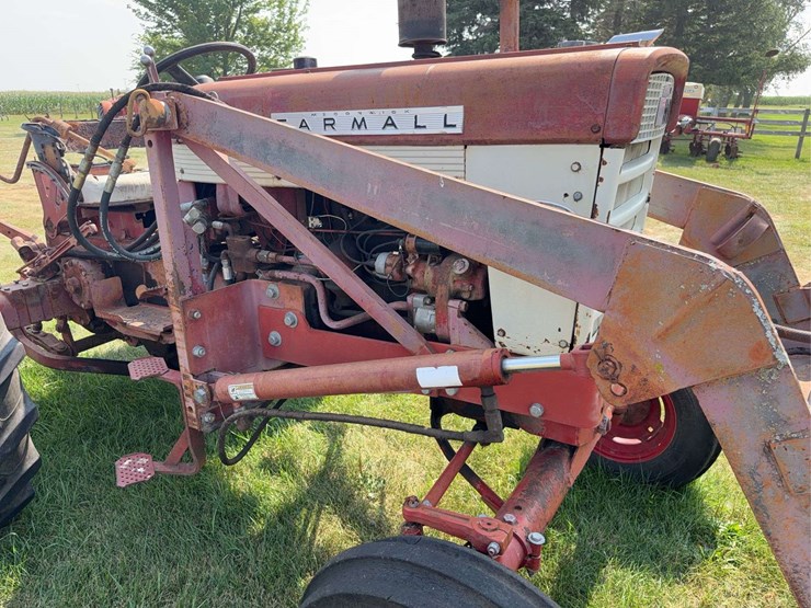 farmall-340-gas-with-loader-image-14