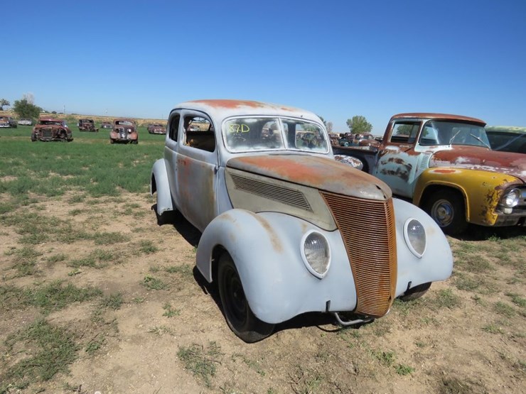 1937-ford-slant-back-tudor-sedan-image-1