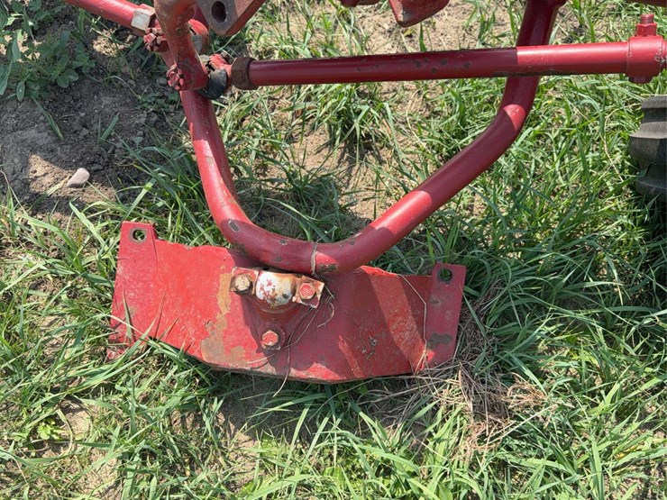 farmall-100-series-front-end-image-10