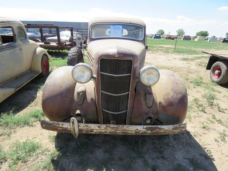 1935-dodge-tudor-sedan-image-2