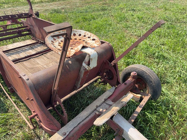 international-harvester-horse-drawn-manure-spreader-image-8