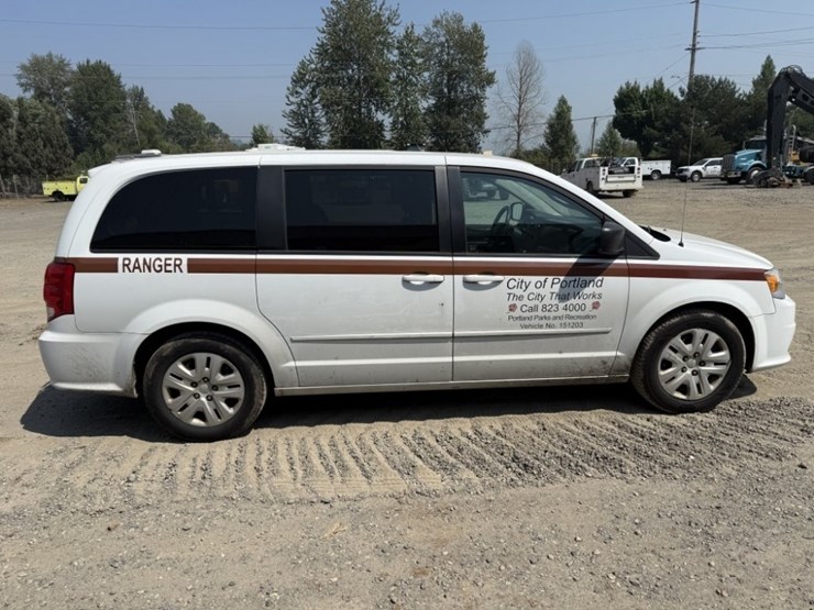 2015-dodge-grand-caravan-image-3