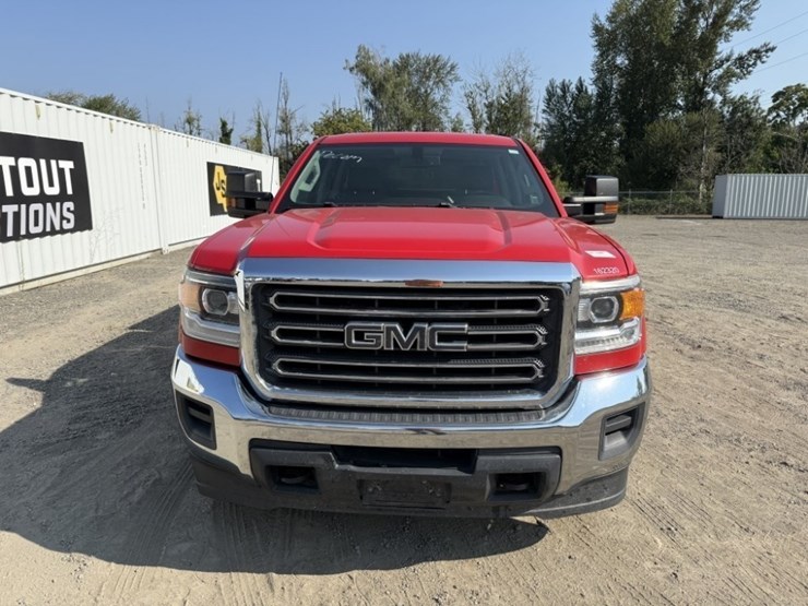 2016-gmc-sierra-2500-crew-cab-4x4-pickup-image-8