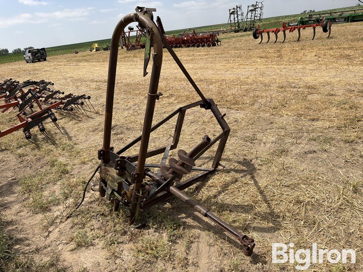1952-continental-cable-operated-3-pt-post-hole-digger-image-4