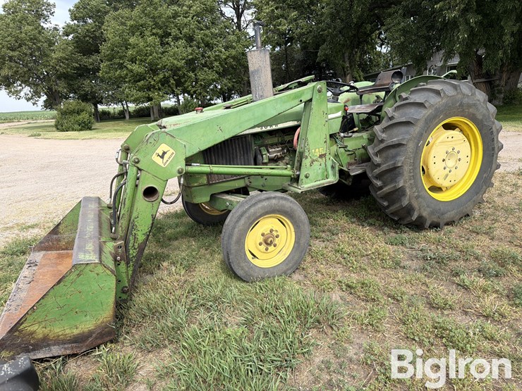 1975-john-deere-1530-image-1