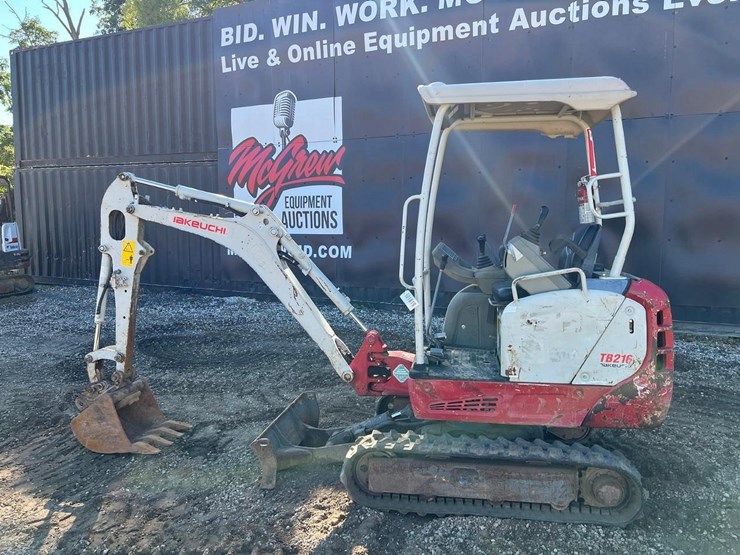 2017-takeuchi-tb216-image-3