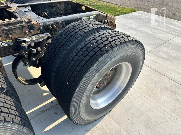 2012-peterbilt-386-image-36