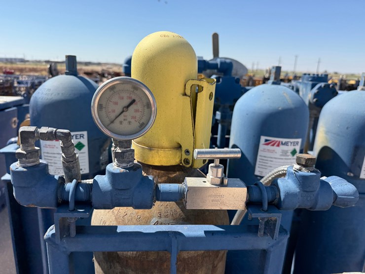 meyers-3-station-4-bottle-diesel-powered-accumulator-closing-unit,-skidded-image-13