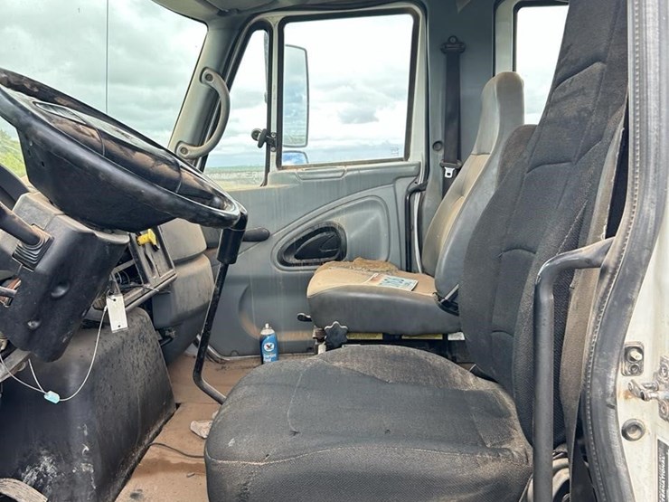 2003-international-durastar-4300-image-14